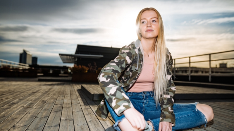 Geração Z italiana prefere “viver bem” a “ter dinheiro e reconhecimento”, diz pesquisa